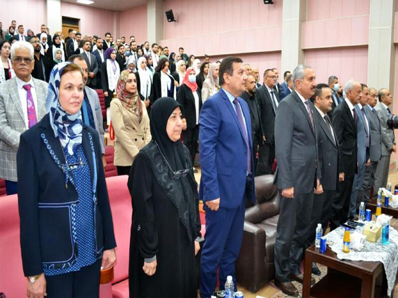 عميد المعهد تشارك في ترديد قسم كلية طب الكندي