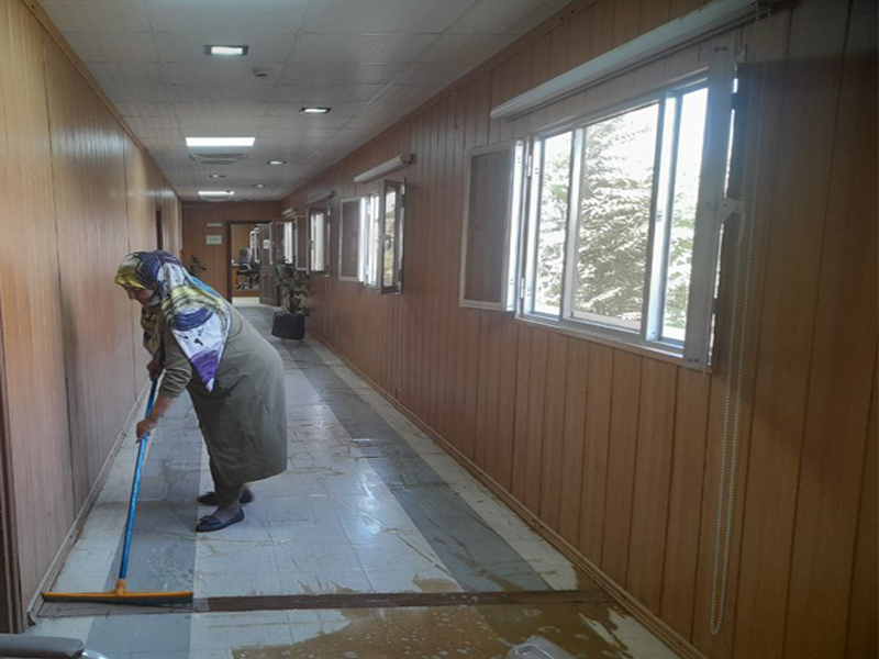 تنظيف اروقة المعهد