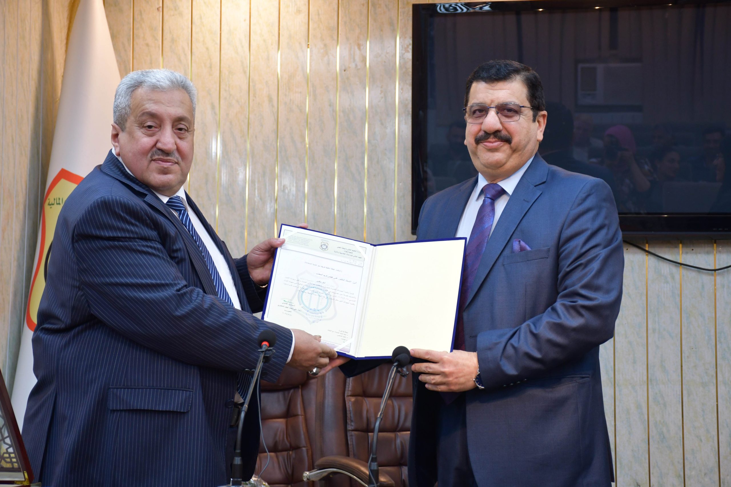 توزيع شهادات شكر وتقدير (1)