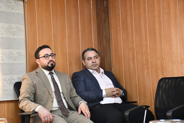 اجتماع العميد مع الموظفين (4)