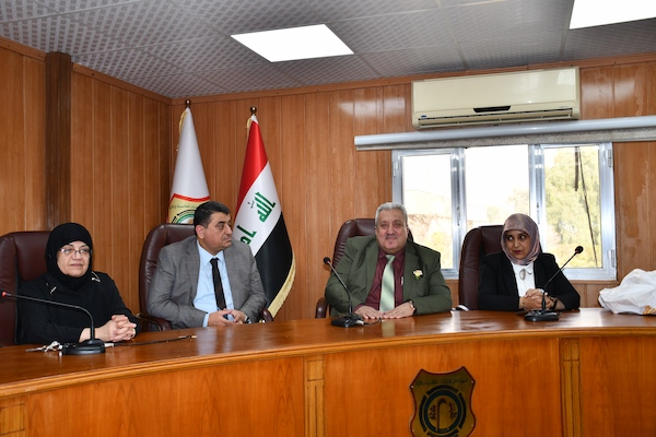 اجتماع العميد مع الموظفين (71)