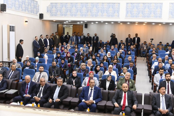 مشاركة العميد في مؤتمر مالية (4)