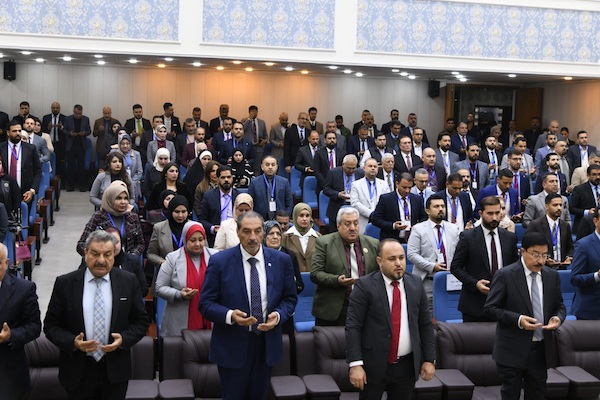 مشاركة العميد في مؤتمر مالية (6)